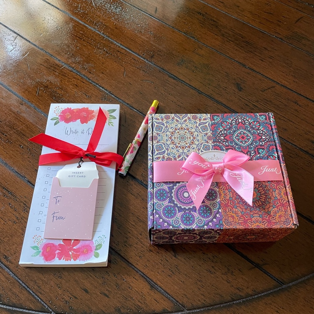 Scented Candle W/Notebook & Pen